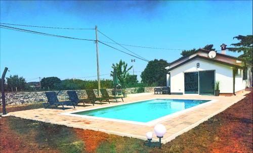 Cozy House with Pool near Rovinj - Apartment - Kanfanar