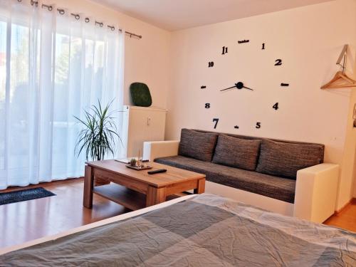 BRISE Business Apartment nahe Leipziger Messe - Porsche - BMW - DHL - WLAN - Parkplatz - business travelers only in Leipzig, Deutschland