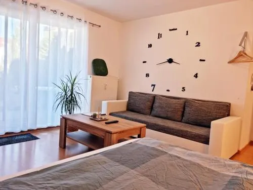 BRISE Business Apartment nahe Leipziger Messe - Porsche - BMW - DHL - WLAN - Parkplatz - business travelers only in Leipzig, Deutschland