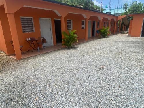 Hotel el Escondite in ลาส เทอเรนาส
