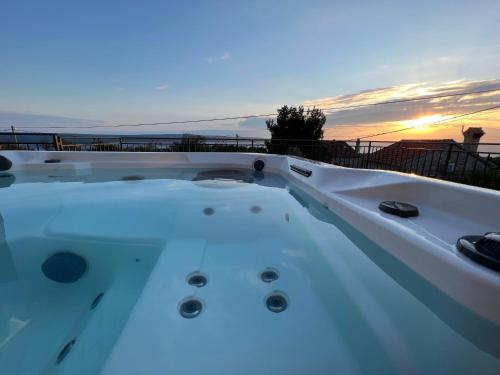 Podgora Experience Suite with jacuzzi