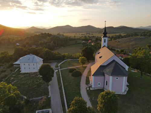 Ivona - Kuća za odmor Perušić - Stara Lika