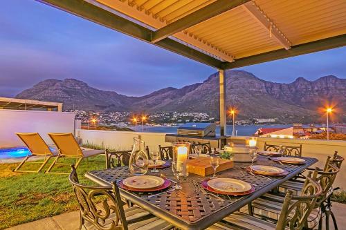 Villa de la Mer Hout Bay Beachfront