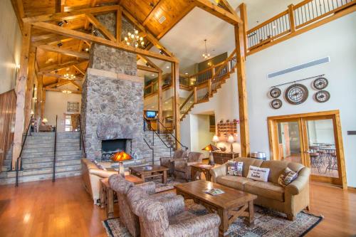 A204 - Studio Standard View Suite with Fireplace & Private Balcony! - image 2