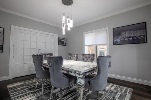 Niagara Luxury Suites – Niagara Falls, ON