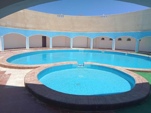 Swimming pool, شاليه رائع مجدد للعائلات فقط باندلسيه مطروح in Marsa Matruh