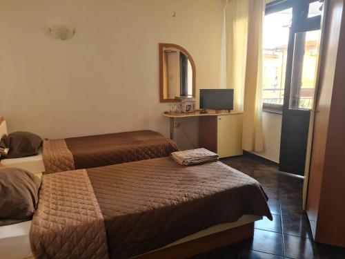 Алми Almi, Sveti Vlas (fotografie 4)