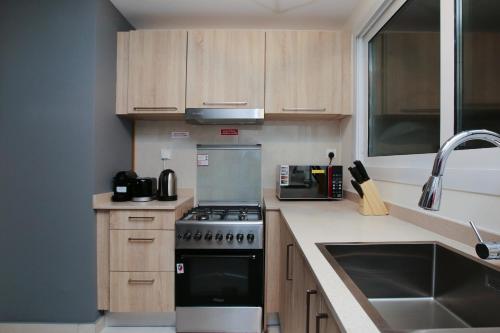 Allsopp & Allsopp - 1-Bedroom Apartment in AG Tower Business Bay - image 10
