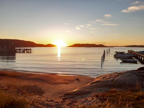 沙灘, Resö Hamnmagasin vandrarhem (Reso Hamnmagasin vandrarhem) in 雷索