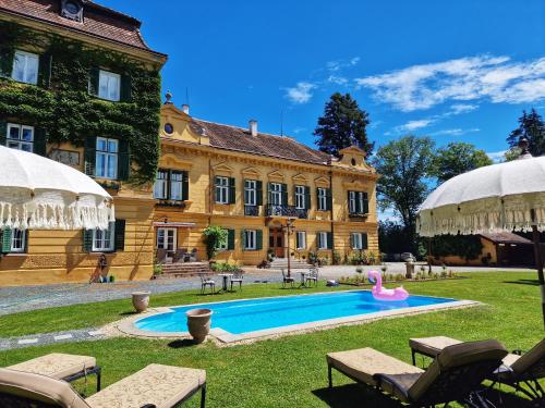  Palais Kneissl in 8291 Burgau