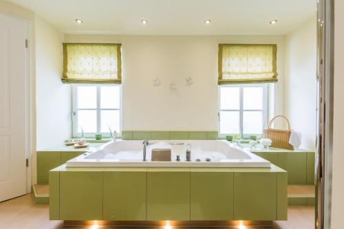 Badrum, Romantik Hotel Reichshof in Norden