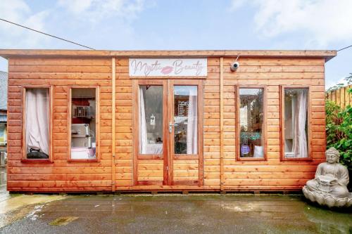 Stonehenge Inn & Shepherd's Huts