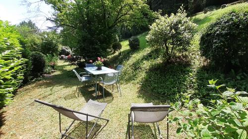 Charme, jardin et vue panoramique en plein coeur de St-Cirq