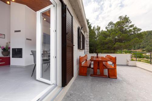 White Stone House in Praznica
