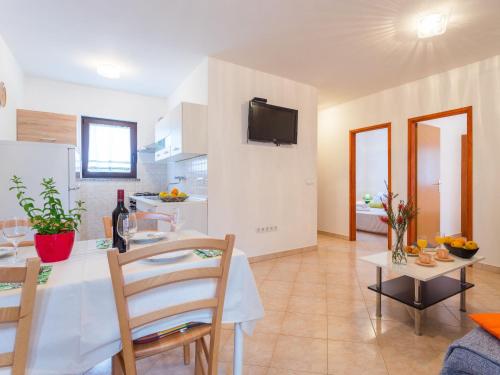 Apartment Tireli - PRC143 by Interhome in Poreč