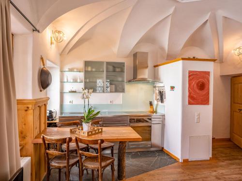 Apartment Chesa Chascharia 1 by Interhome in Samedan, Schweiz
