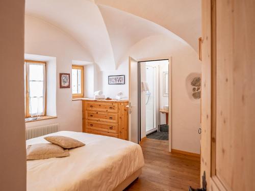  Apartment Chesa Chascharia 1 by Interhome in Samedan