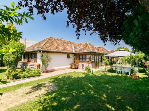  Holiday Home Sunny by Interhome, Pension in Balatonőszöd