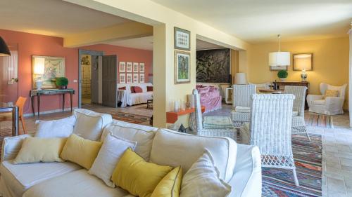  CASA DELLE GINESTRE 8&2, Emma Villas in Todi