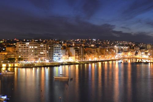 Stylish 2BR Apartment in central St Julians - image 2