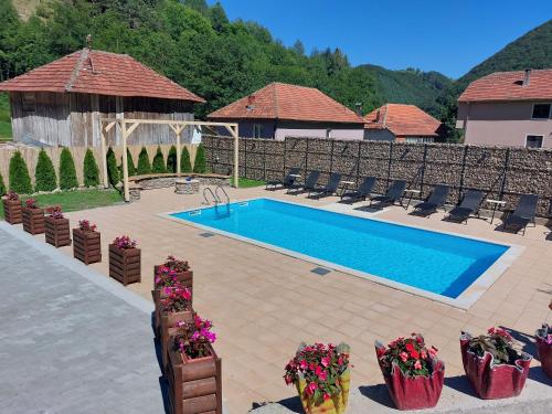 Pool, Apartments Tatic in Brzeće