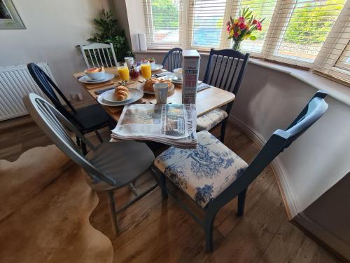 บริการและสิ่งอำนวยความสะดวก, Rumer Hill House a unique boutique styled place to stay in Cannock close to A5 the McArthur Glen out in แคนน็อค