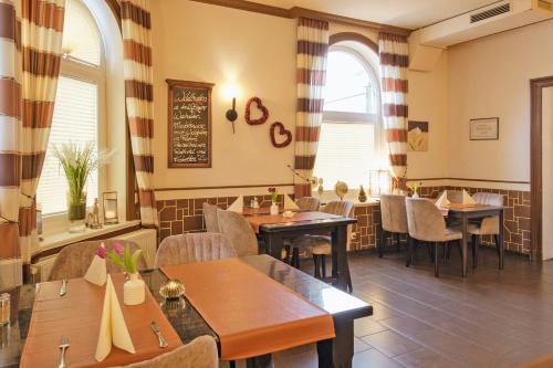 餐廳, 荷斯坦霍夫餐廳公寓 (Hotel-Restaurant Holsteiner Hof) in 格斯塔特