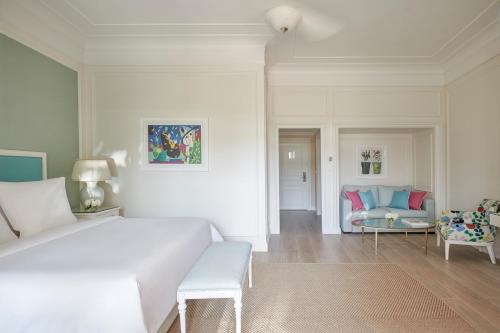 Pool Terrace Room king bed image 5