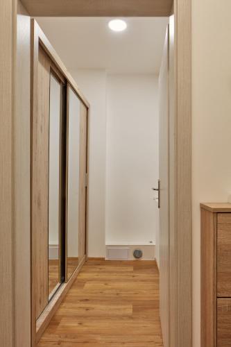 Prague Days - Modern Apartments w Easy City Access - image 7