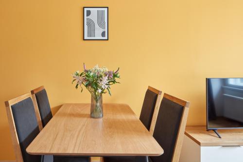 One-Bedroom Apartment image 8