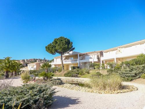 Apartment Les Mas de la Mer-4 by Interhome in Saint Aygulf