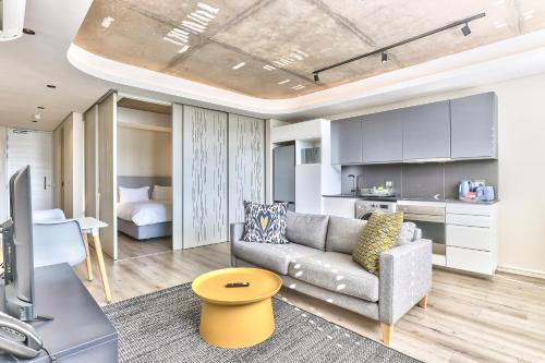 Studio with Balcony and City views - image 2