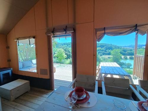 Tente Sirin in Colleville