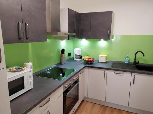 廚房, FeWo Wildflecken - Ferienwohnung Rhön Neubau 2021 (FeWo Wildflecken - Ferienwohnung Rhon Neubau 2021) in 比紹夫斯海姆a.d.力弘