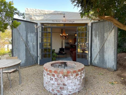 . The Karoo Moon House & Cottage