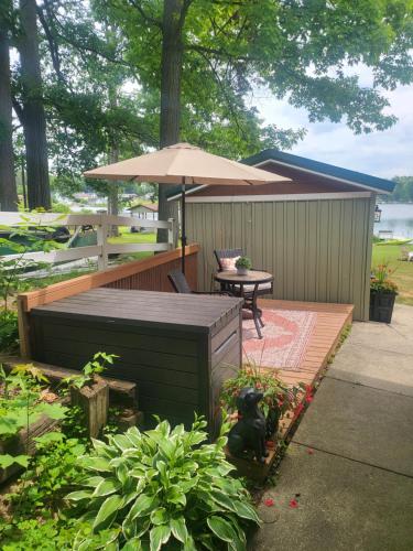 The Lakefront Cottage on Big Pine Island