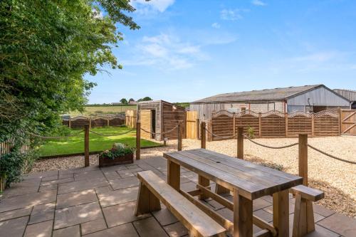 Kert, Old Stables, Little Ballthorns Farm in Wick