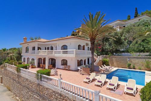 Villa with Private Pool room in Villa Alicia