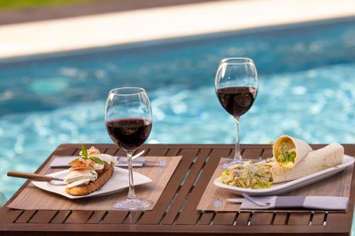 餐飲選擇, 安妮歐套房酒店 (Enalio Suites) in 萊查伊奧