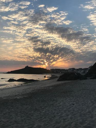 Stunning views & sunrises from Sally Saracen in Sentīvsa (Kornvela)