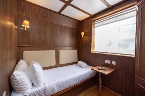 Limehouse Library Hotel - image 2