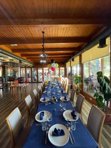 レストラン, Divjaka Resort in トレヴェラゼル