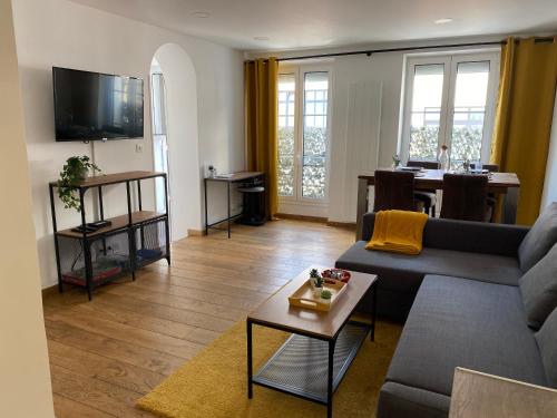 Guestroom, Le Roofound - Porte de Paris - Metro a 5min - Entree personnelle in Charenton-le-Pont