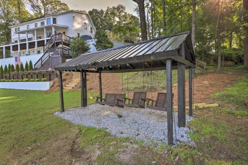 Beautiful Fayetteville Home with Lake Views! in Fayetteville (GA)