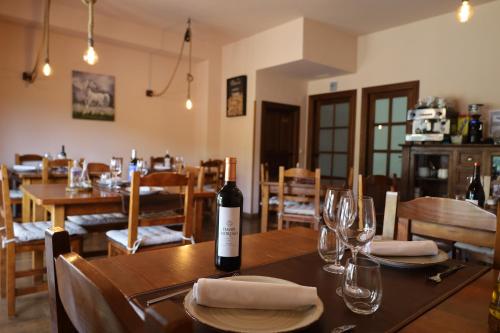 Restaurant, La Facultad de Castroviejo in Castroviejo (La Rioja)
