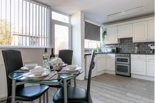 Stylish House & Work and Leisure inc FREE Parking & BHX Airport