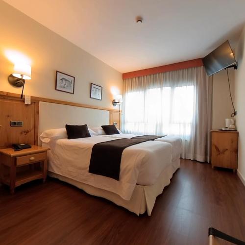 Hotel Meta - image 2