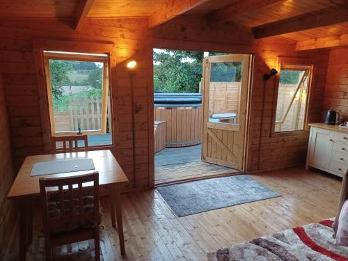 Norwell view farm glamping with hot tubs in Norton St Philip