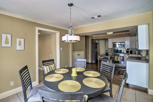 Charming Montrose Townhome with Private Pool! in Houston, USA