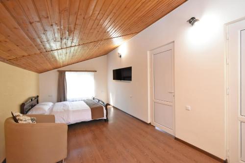 Forest Hills – Yerevan